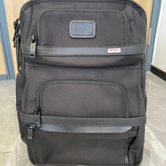 ✨NWT✨ TUMI Halsey ‧ Black/Gold ✨ - Picture 1 of 11